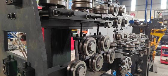 18000KG automatische Quadratrohrschweißmaschine für Truss Tiefe 70-270mm